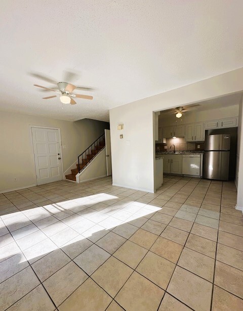 Building Photo - 6713 Escondido Dr