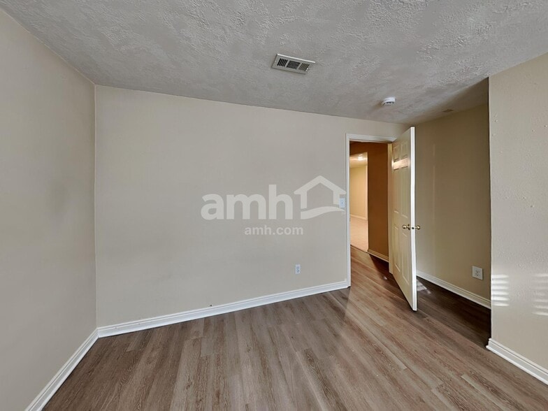 Building Photo - 1716 S 2900 E St