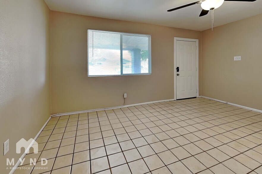 Building Photo - 10948 W 4th St