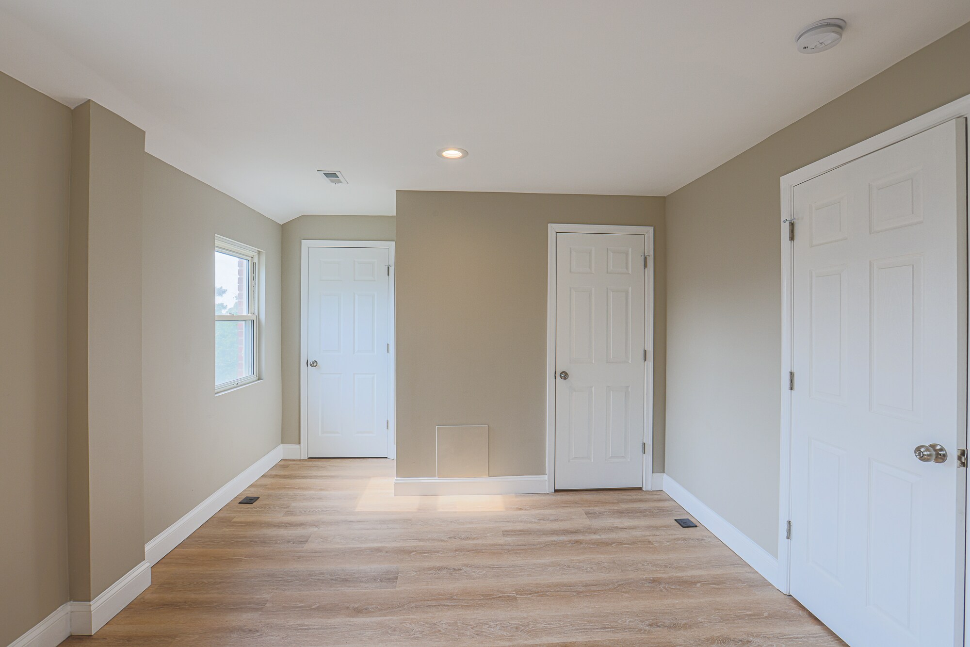 Primary Bedroom w/ En Suite Bathroom - 3825 Rexmere Rd