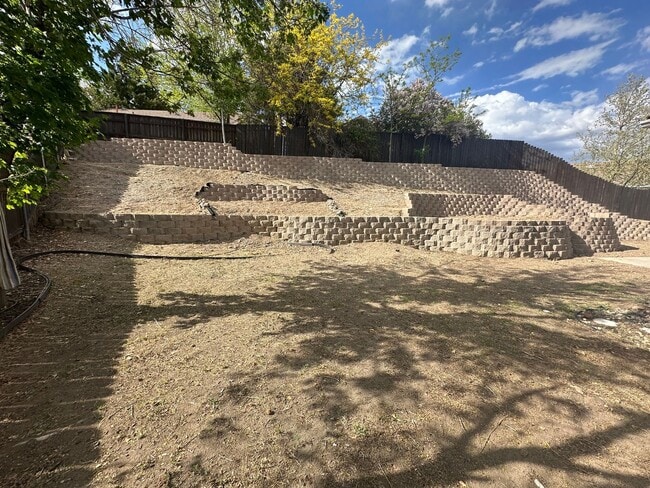 Building Photo - 3 bedroom, 2 bath home in Sparks! Must see!!!