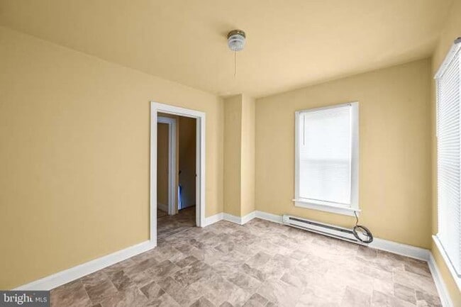 Building Photo - 640 1/2 3rd St