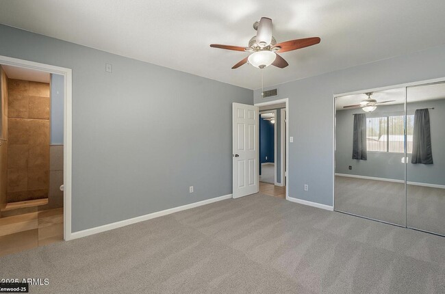 Building Photo - 3236 S Kenwood Ln