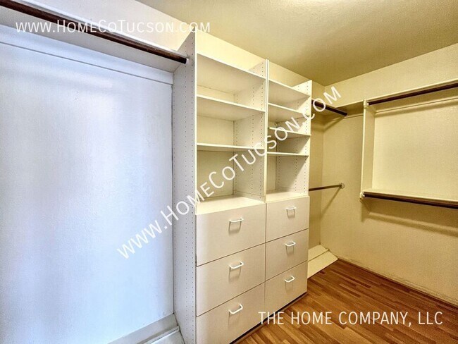 Building Photo - 1551 E Sonoran Desert Dr