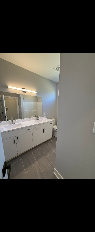 Building Photo - 420 Breezewood Dr