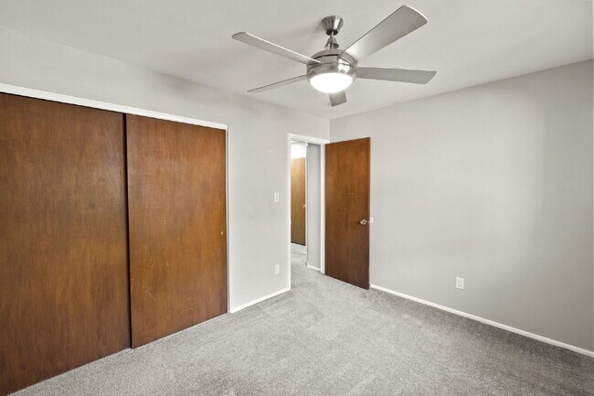 Building Photo - 2022 Northglen Dr