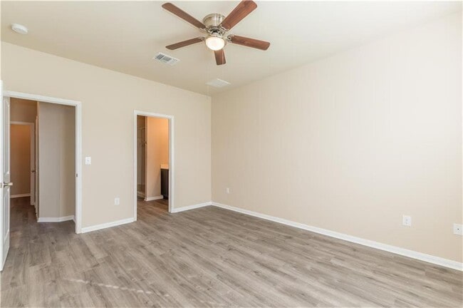 Building Photo - 441 Moulins Ln