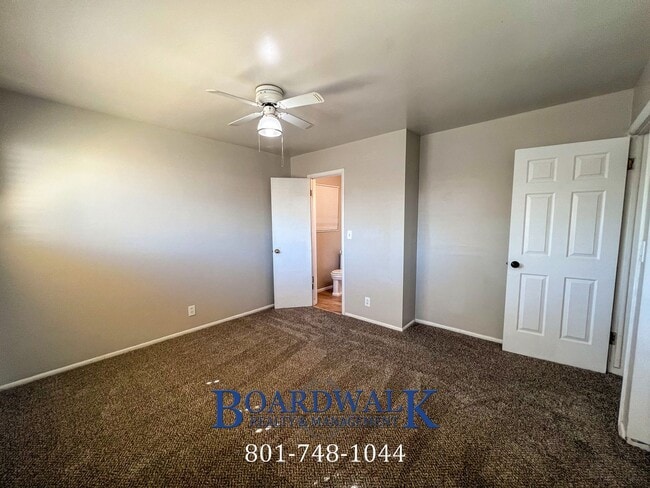 Building Photo - Awesome Sandy 5 Bed 2 Bath House!