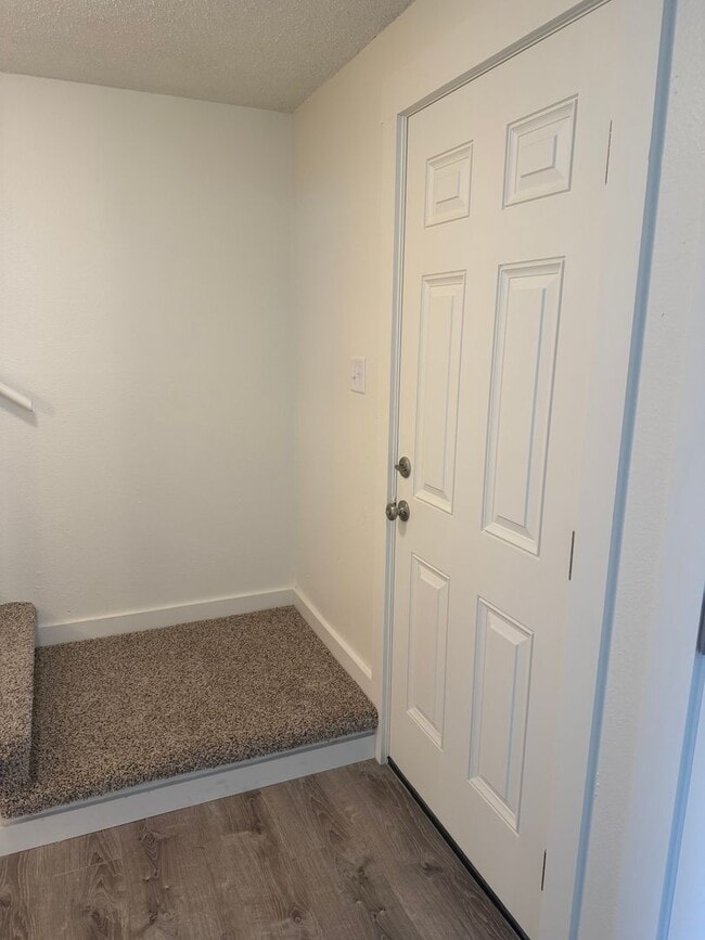 Building Photo - Updated 2 bedroom 1.5 bath duplex in Thurston!