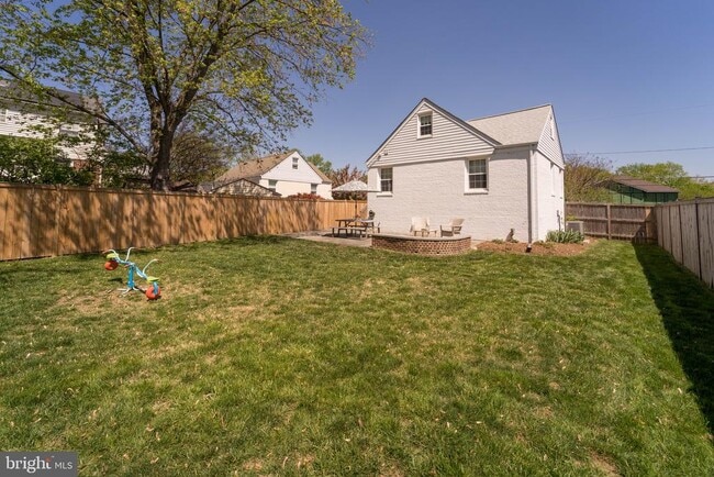 Building Photo - 1334 Bayliss Dr