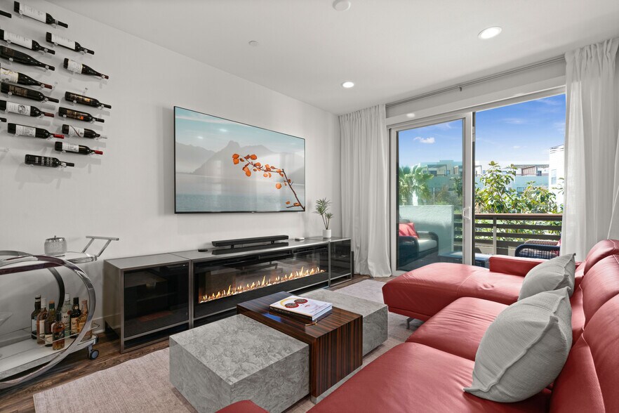 Building Photo - 1651 Topanga