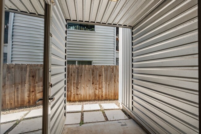 Building Photo - 349 Sydnor St