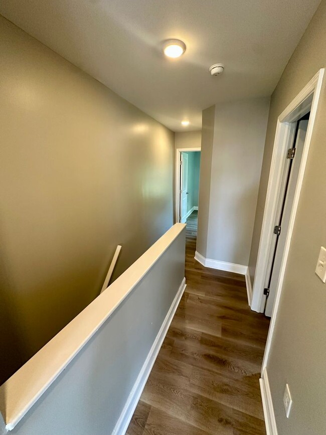 Building Photo - Fully renovated 3 bedroom, one and a half ...