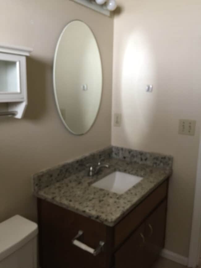 Building Photo - 2/1 Conveniently located off Miccosukee Road inside Capital Circle