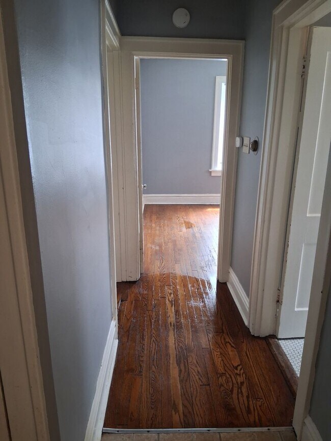 Building Photo - Welcome to 5028A Mardel in St. Louis, MO!