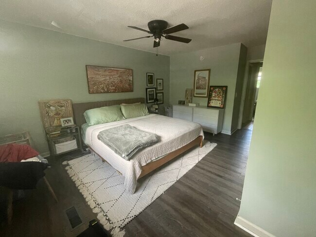 Building Photo - 507 Stinson Dr