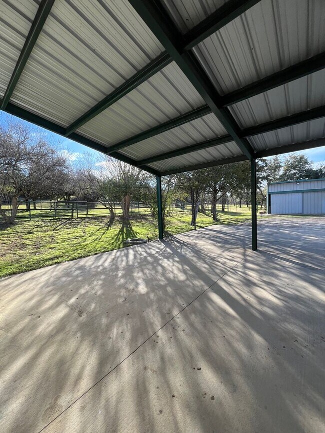 Building Photo - Horse Property - POOL - Country living at ...