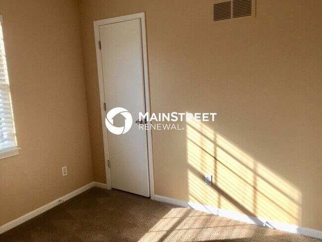Building Photo - 208 W Calico Dr
