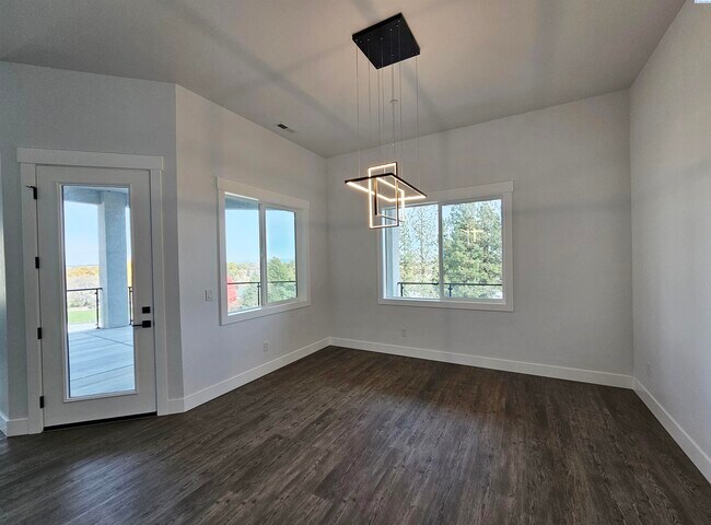 Building Photo - Rambler/Basement with Territorial Views