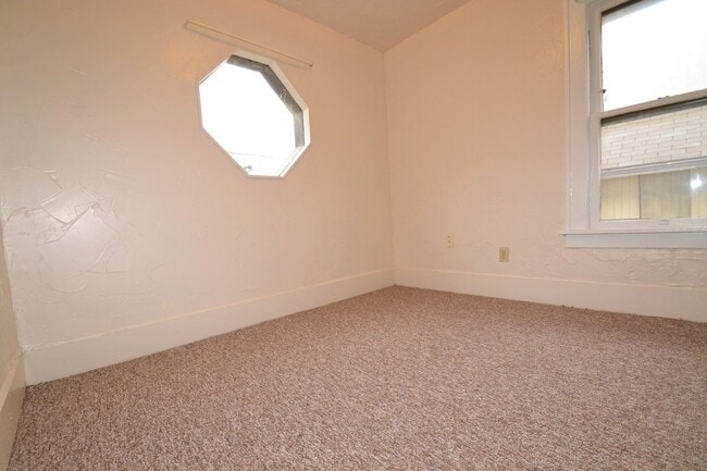 Building Photo - 567 Cross Ct