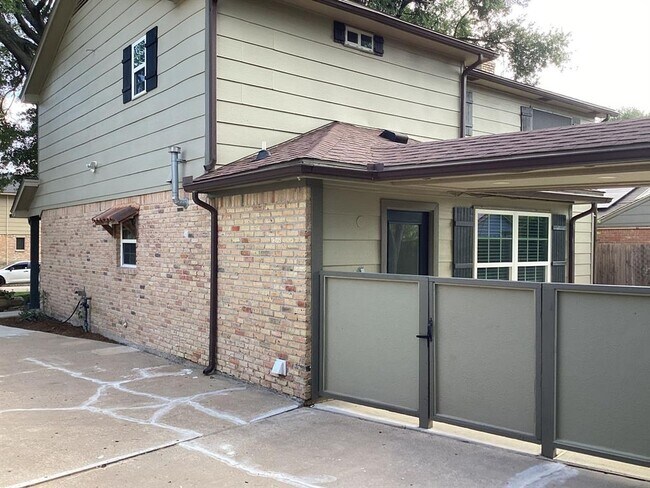 Building Photo - 15311 Empanada Dr
