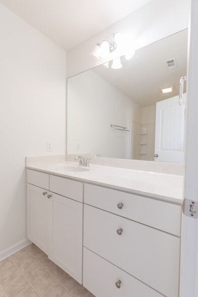 Building Photo - 1249 Riverbrook Dr