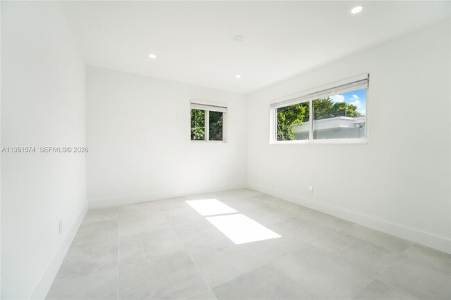 Building Photo - 857 W 34th St