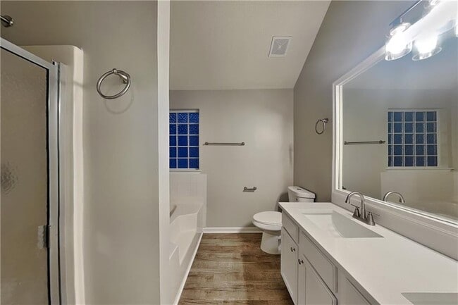 Building Photo - 503 Fable Ln