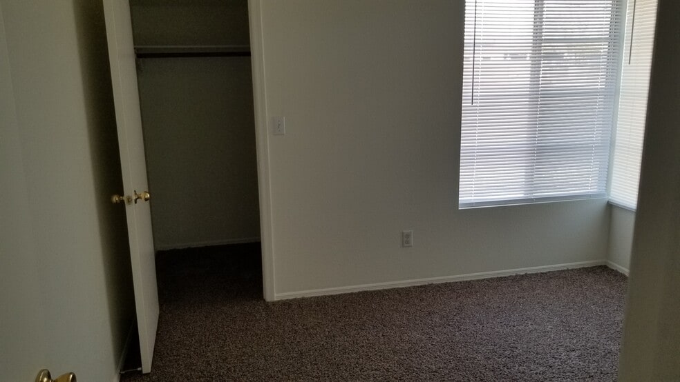 Building Photo - 6904 Luminary Dr