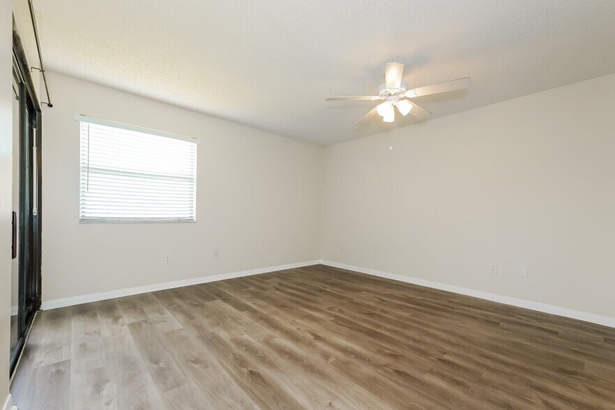 Building Photo - 304 Lakeview Dr E