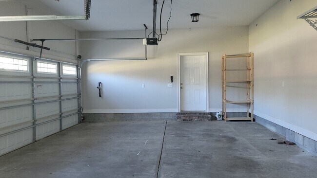 Building Photo - 130 Creekmound Dr