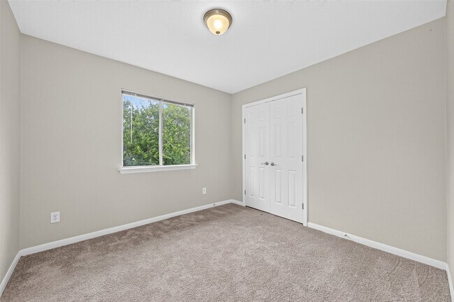 Building Photo - 3219 Watercliff Ct