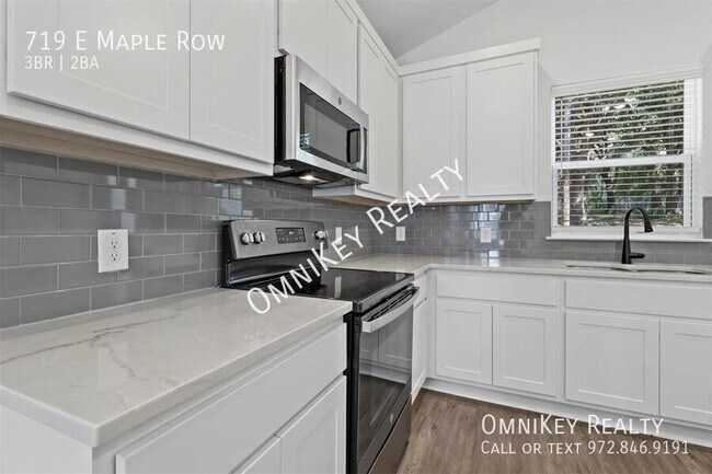 Building Photo - 719 Maple Row