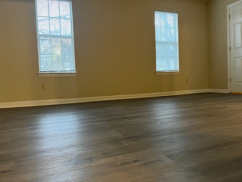 Building Photo - 6622 Meadow Rue Dr