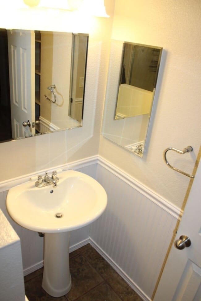 Building Photo - 507 Chabre Ct