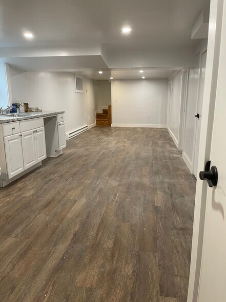 Building Photo - 76 Lexington St