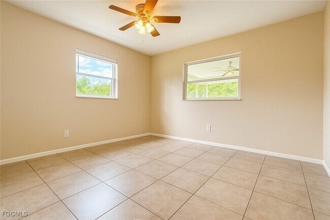 Building Photo - 109 SE 46th Ln