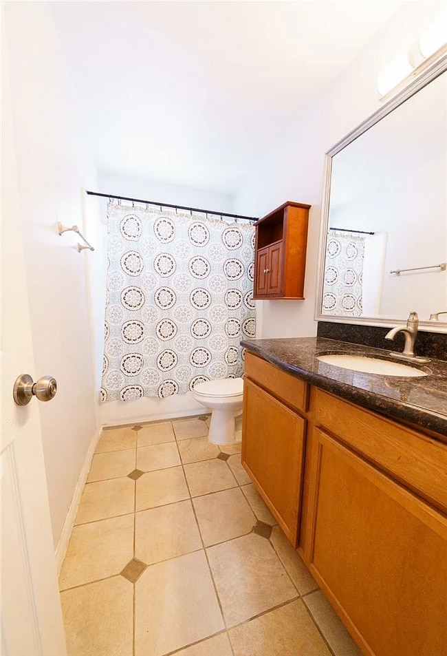 Building Photo - WELL MAINTAINED CONDO AT CREEKSIDE VILLAGE!