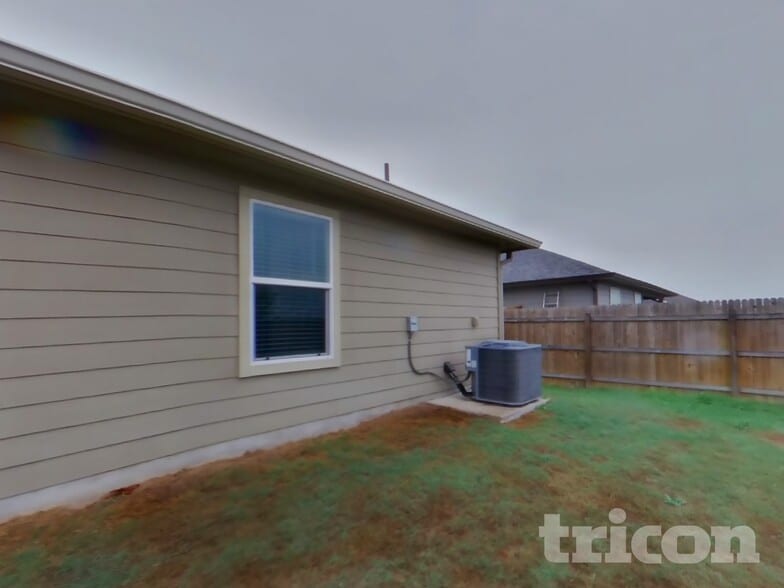 Building Photo - 414 Lance Trail