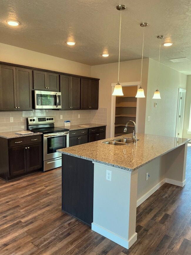 Building Photo - Beautiful 4-Bedroom Home in West Boise
