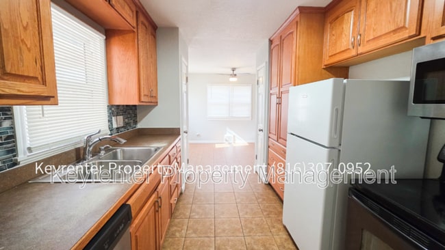 Building Photo - 1817 E 83rd Terrace