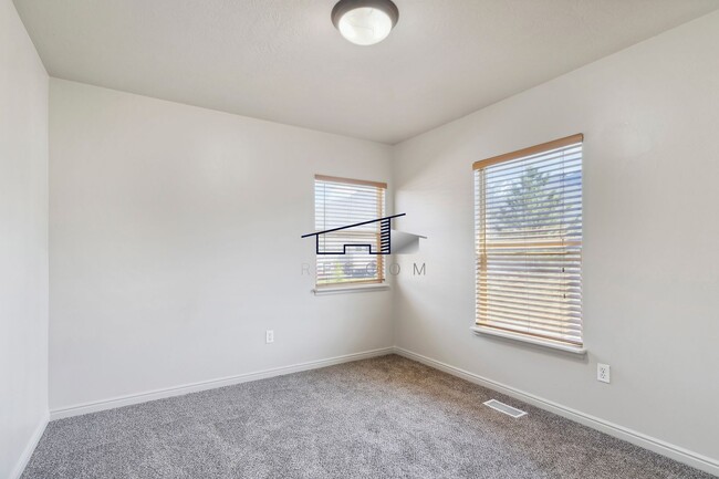 Building Photo - Well Maintained South Ogden 3 Bedroom Home!
