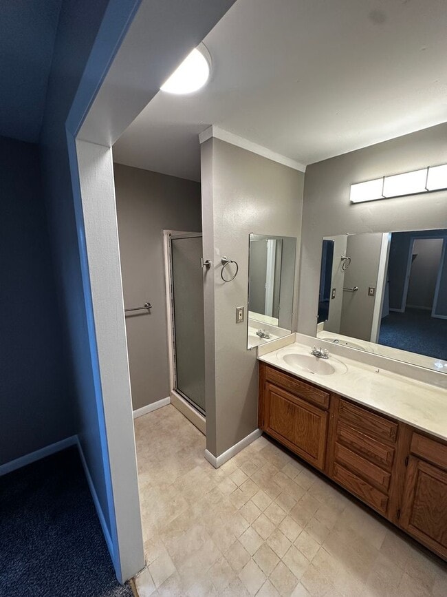 Building Photo - 3 Bedroom 1 bath