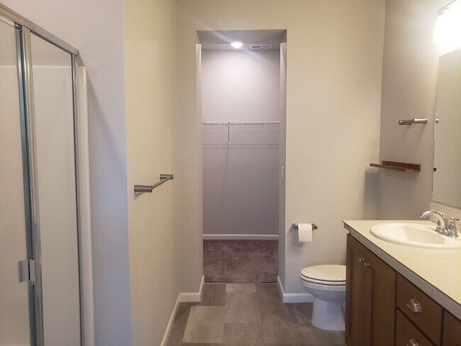 Building Photo - Reed's Crossing 2 bed/2.5 bath Townhome!
