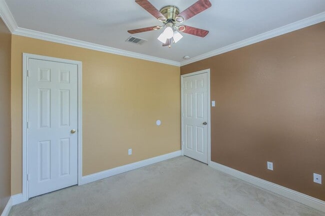Building Photo - 824 Palo Duro Dr