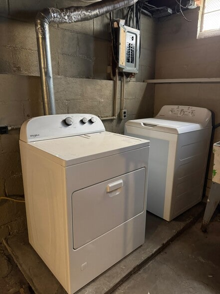 Building Photo - 6707 Laverne Ave