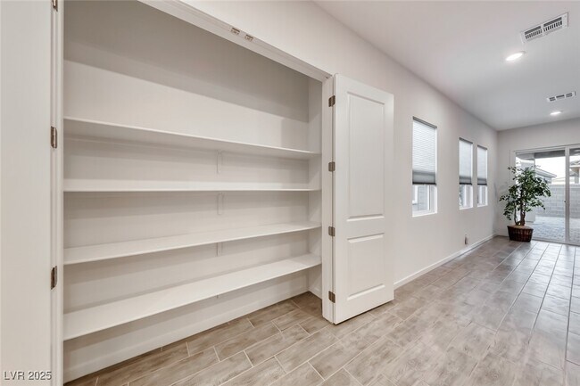 Building Photo - 102 Ibiza Lk Dr