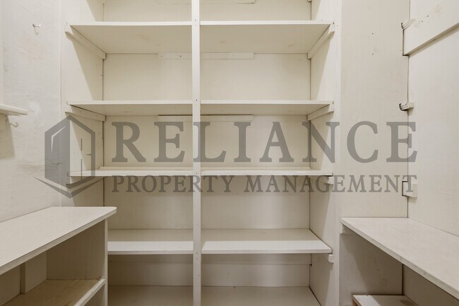 Building Photo - 833 S Elizabeth St