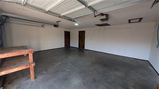 Building Photo - 2225 E Jonquil Rd