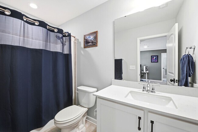 Building Photo - This beautiful - like new, energy efficient home in Grayson Park!